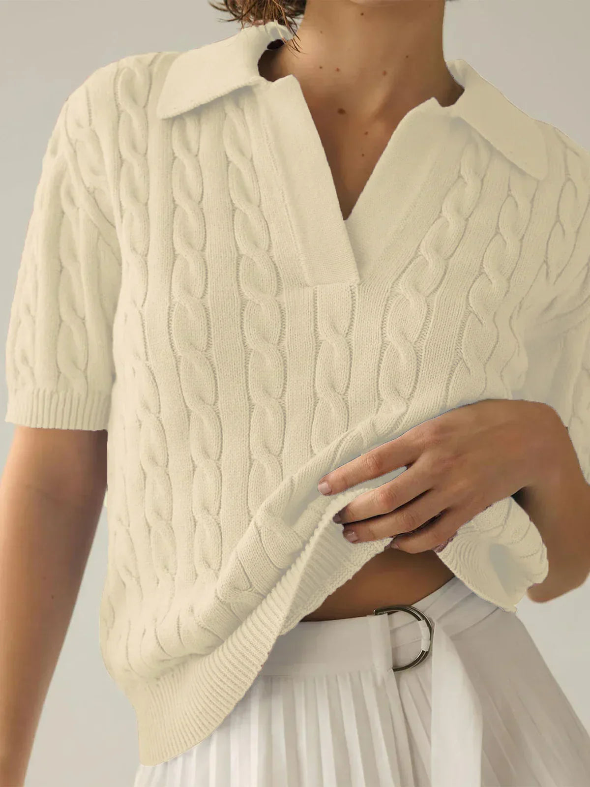 Linèa™ | Haut en tricot décontracté à col en V et manches courtes
