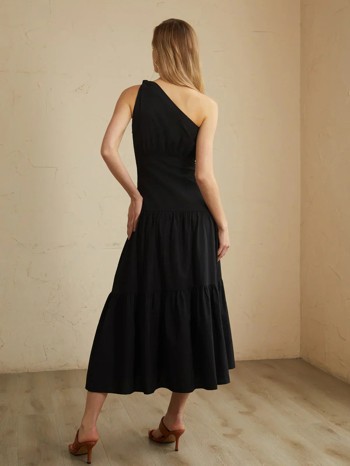 Linèa™ | Robe Midi Nouée à Épaule Asymétrique